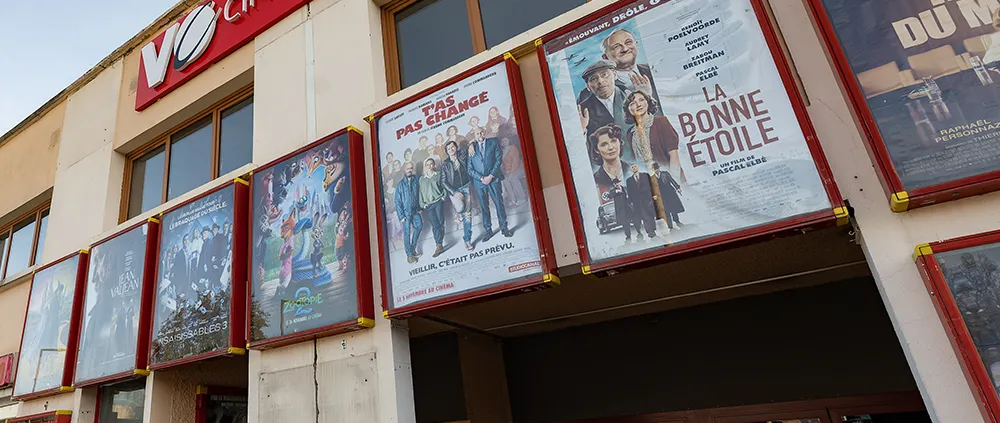 Façade du cinéma Voltaire à Ferney